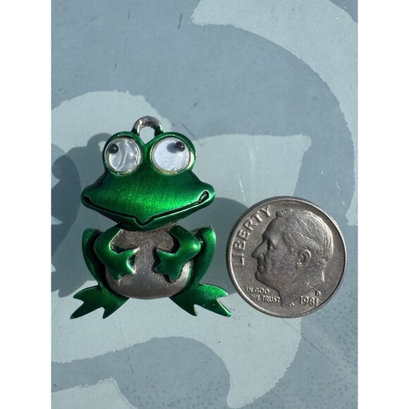 "JJ" Jonette Jewelry Green Silver Pewter 'Crazy Eyed FROG' Pendant  Googly Eyes - Picture 3 of 3